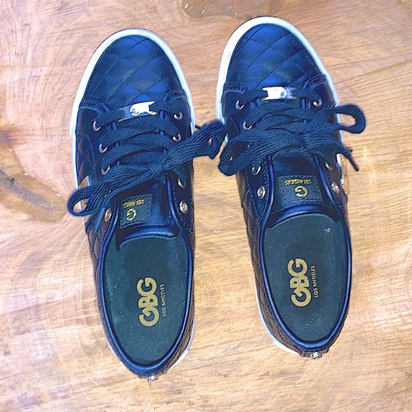 Women’s G by GUESS size 71/2 sneakers - Picture 1 of 14